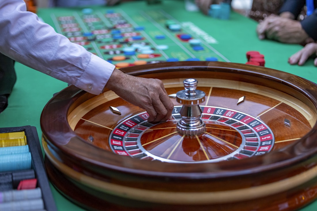 Meja poker hijau dalam panduan kategori
